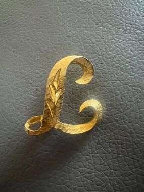 Vintage Mamselle Signed Gold Tone Initial L Brooch - Textured Script Monogram